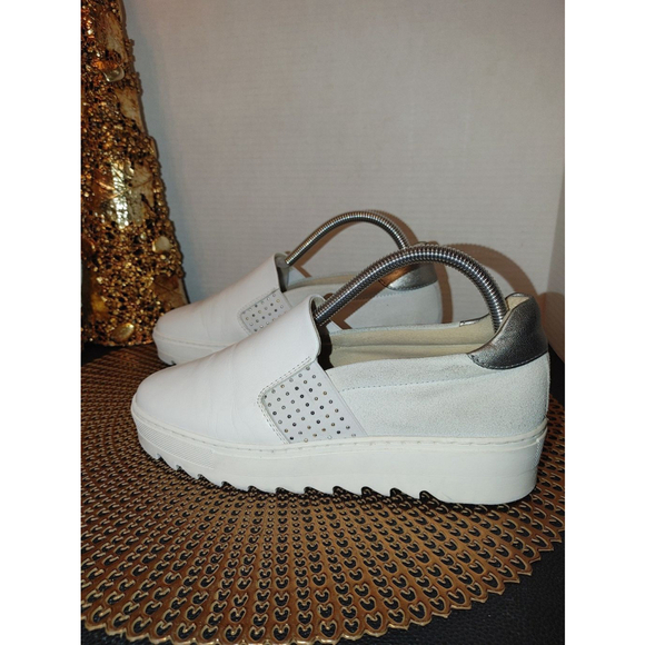 Clark's slip-on size 8 - Picture 3 of 5